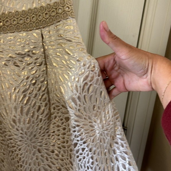 Gorgeous gold and cream Brocade dress - Picture 2 of 4